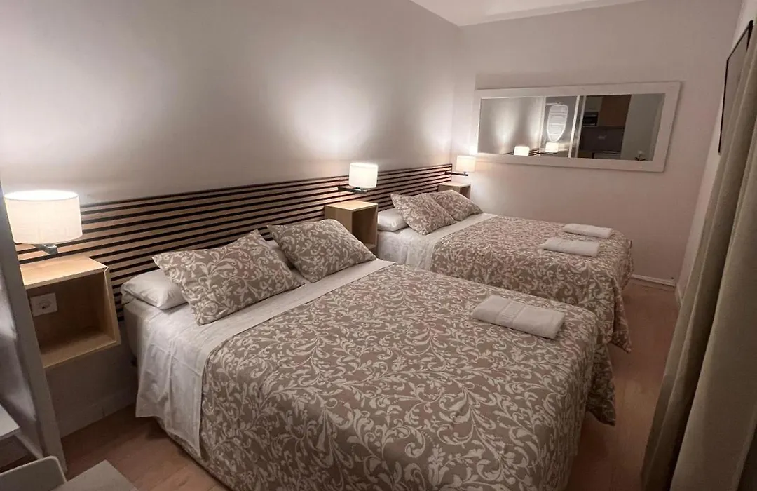 Room Gran Vía Apartments-1